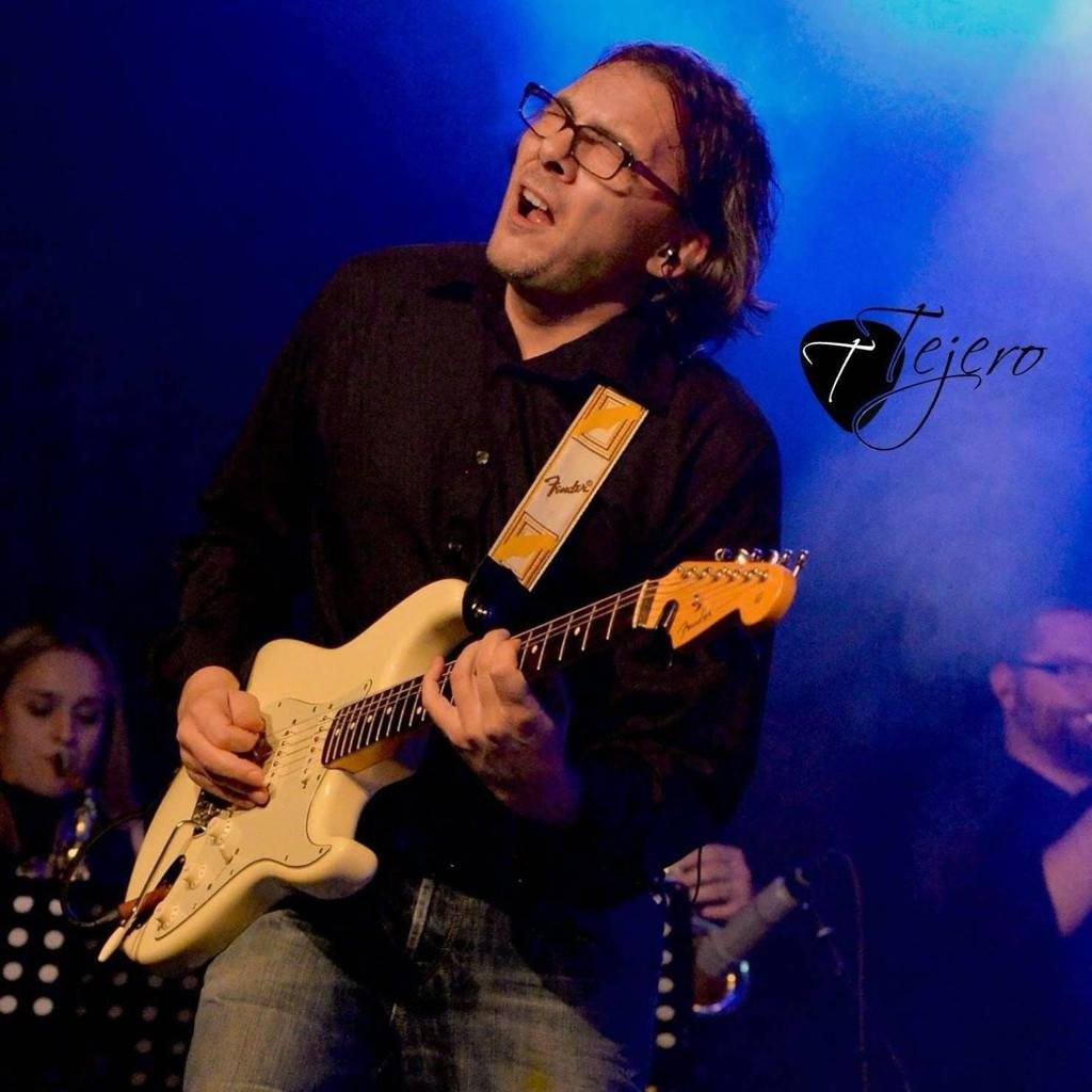 Tom,
 Gitarre,
 Bass,
 Ukulele,
 Schlagzeug
