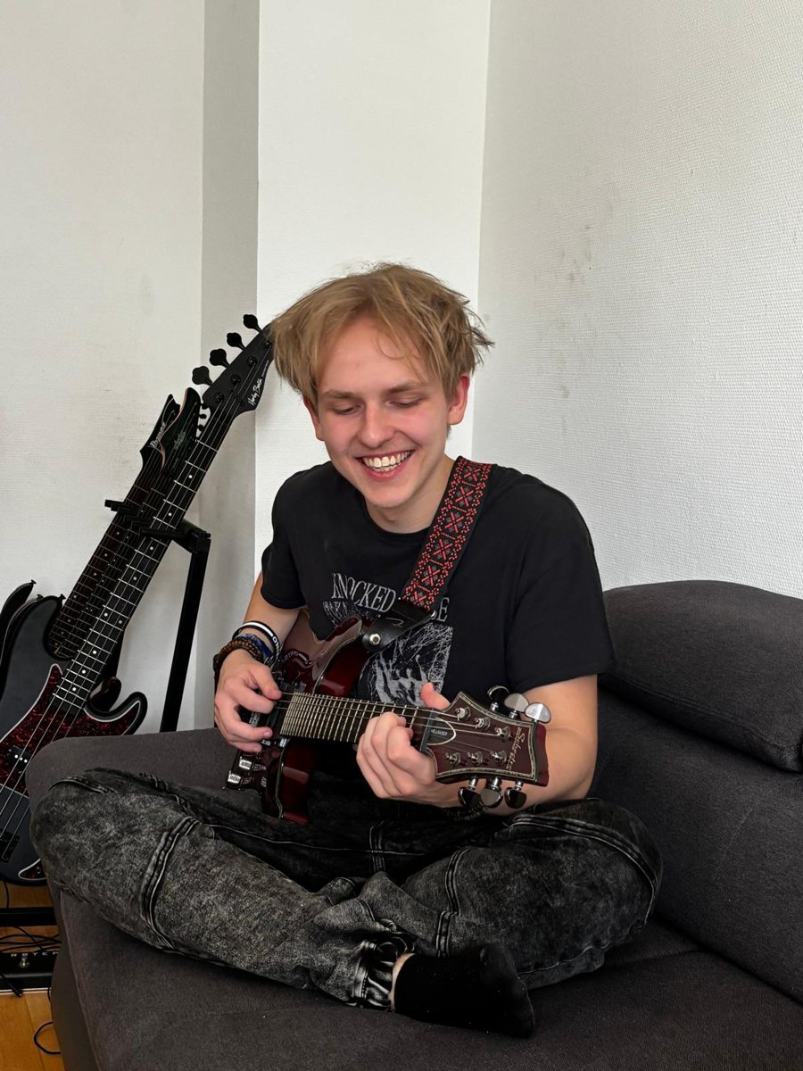 Lewis,
 Gitarre,
 Gesang,
 Früherziehung